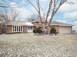 1255 Brook Crossing Ct, Naperville, IL