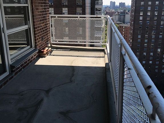 2nd image of 80 La Salle St APT 19F