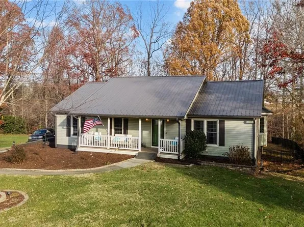 310 Creekside Ln, Lexington, NC 27295