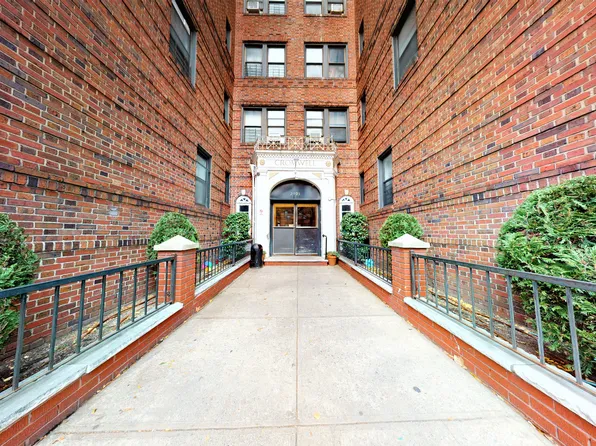 2901 Avenue I image 1 of 21