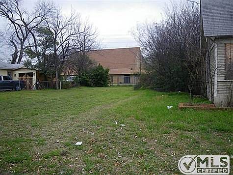 5th image of 2210 Garden Dr