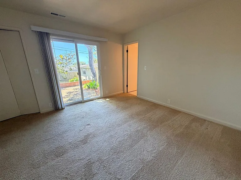 960 Forest Ave — Photo 18