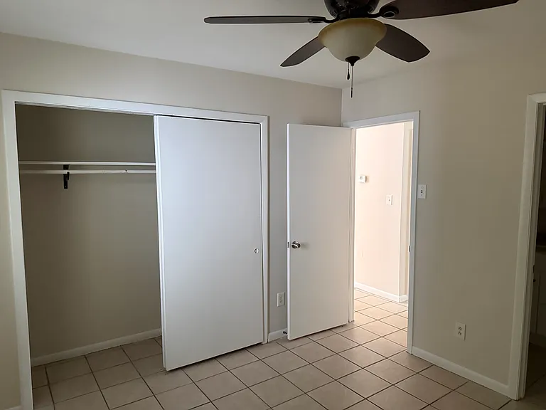 811 Varsity Dr — Photo 5