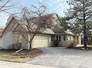 N21W24093 Dorchester DRIVE #16D, Pewaukee, WI