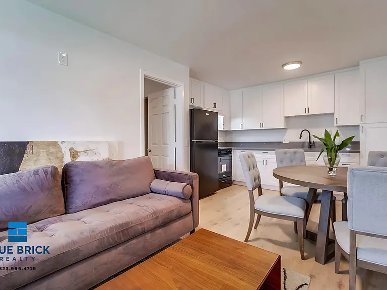 14235 Vanowen St #6 — Photo 8