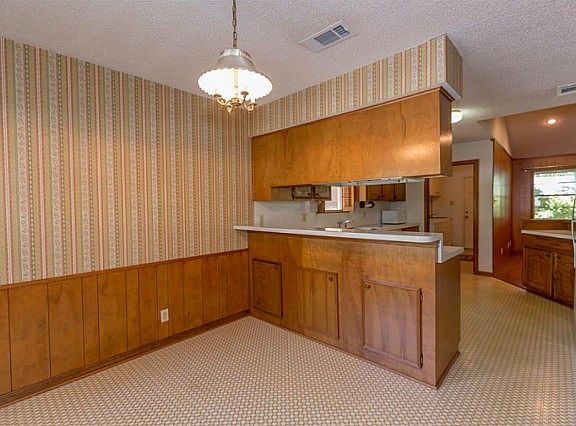 4th image of 208 Hickory Dr