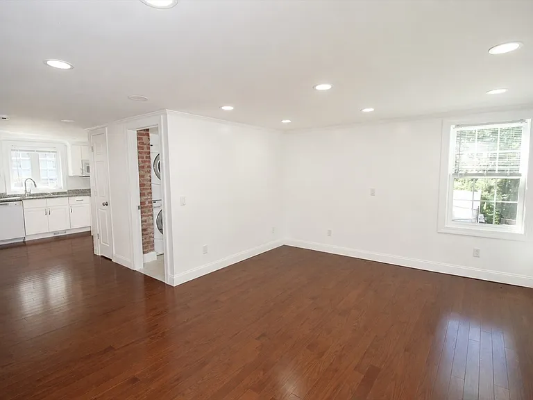 96 Walnut Ln #B — Photo 2