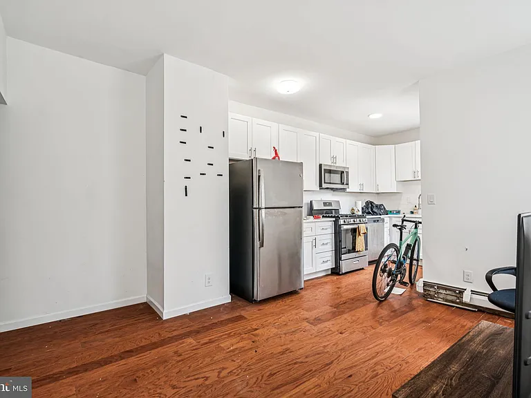 1917 Spring Garden St #2 — Photo 4