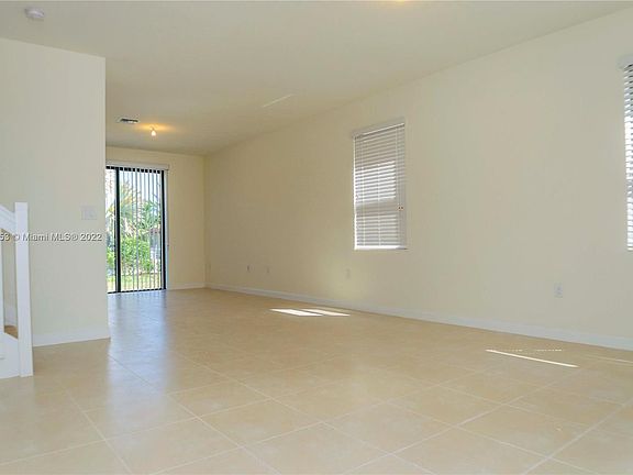 5th image of 181 NE 37th Pl Unit 181