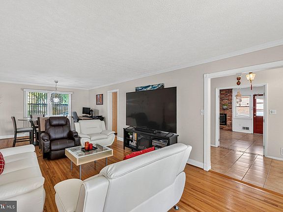 4th image of 2311 Coleridge Dr