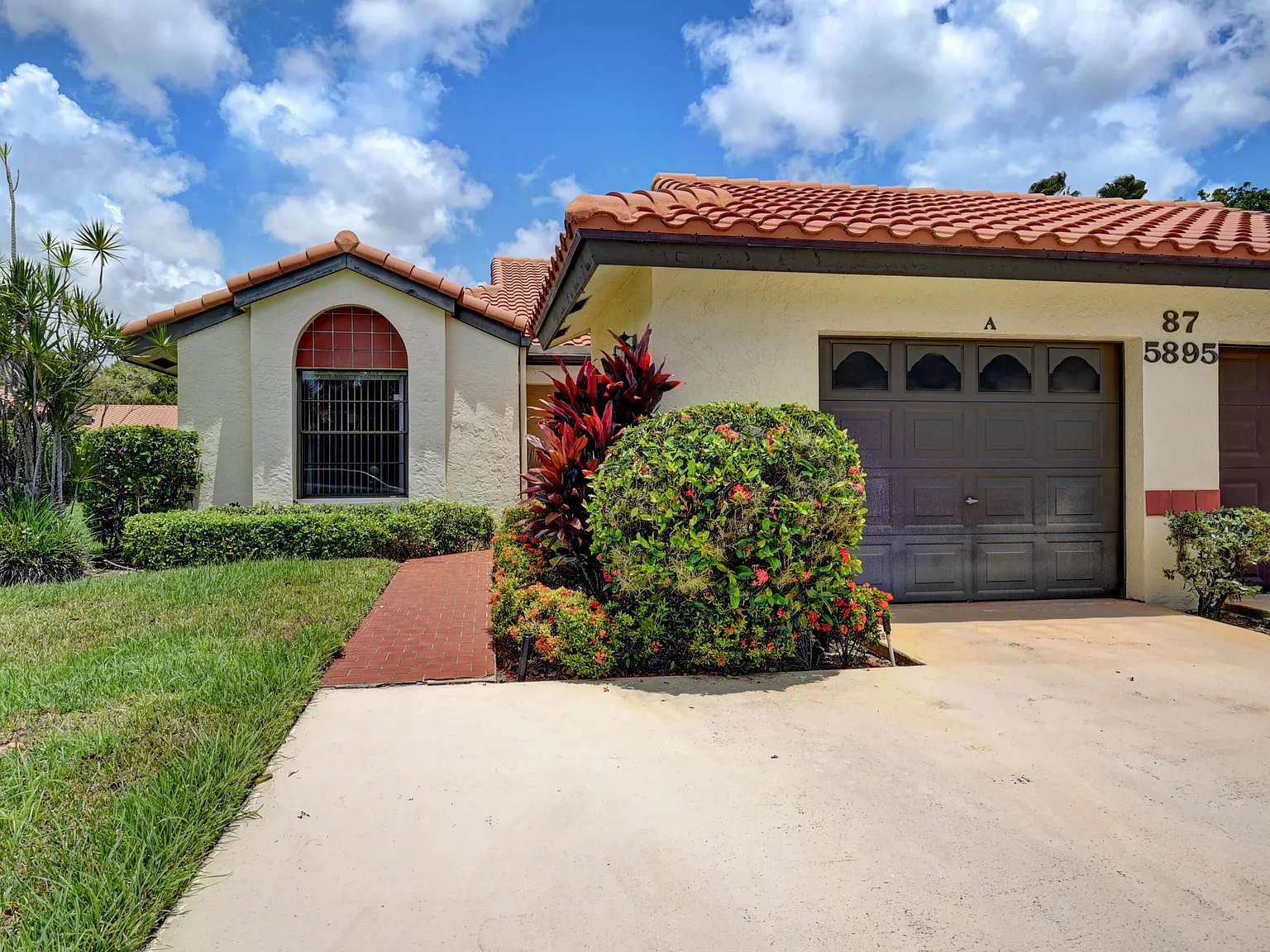3 bed, 2.0 bath, 1469 sqft, $2,600 — Photo 2