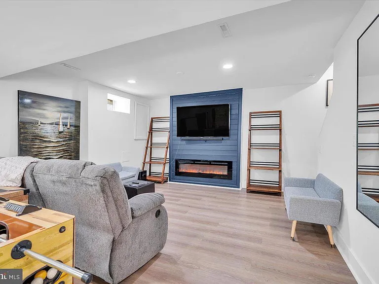 16 Claro Ave — Photo 21