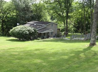 35 Walkertown Hill Rd, Daisytown, PA 15427
