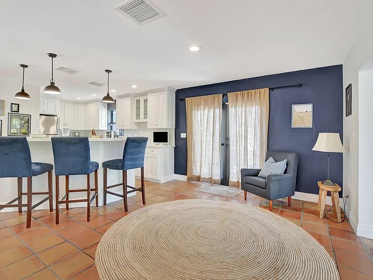 801 SW 5th St — Photo 10