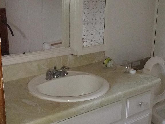 3rd image of 43 Robin Hood Dr