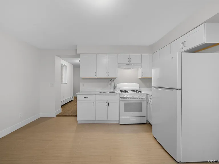 135 Beekman Ave #LR — Photo 7