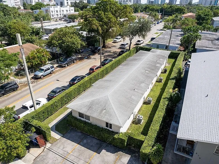 900 SW 5th Ave #3 — Photo 6