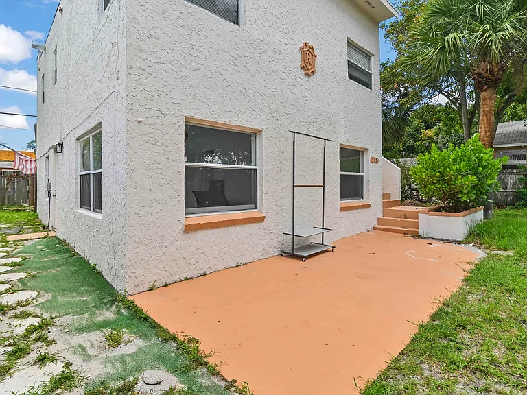 515 Putnam Rd — Photo 3