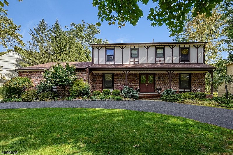 1st image of 3 Bear Brook Ct