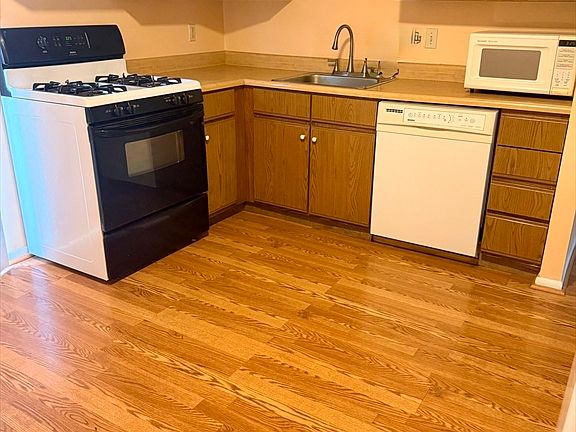 4th image of 352 Plain St #352