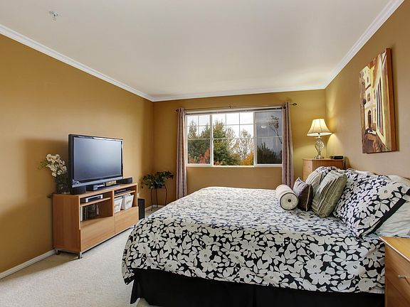 5th image of 15805 Pacific Ave S