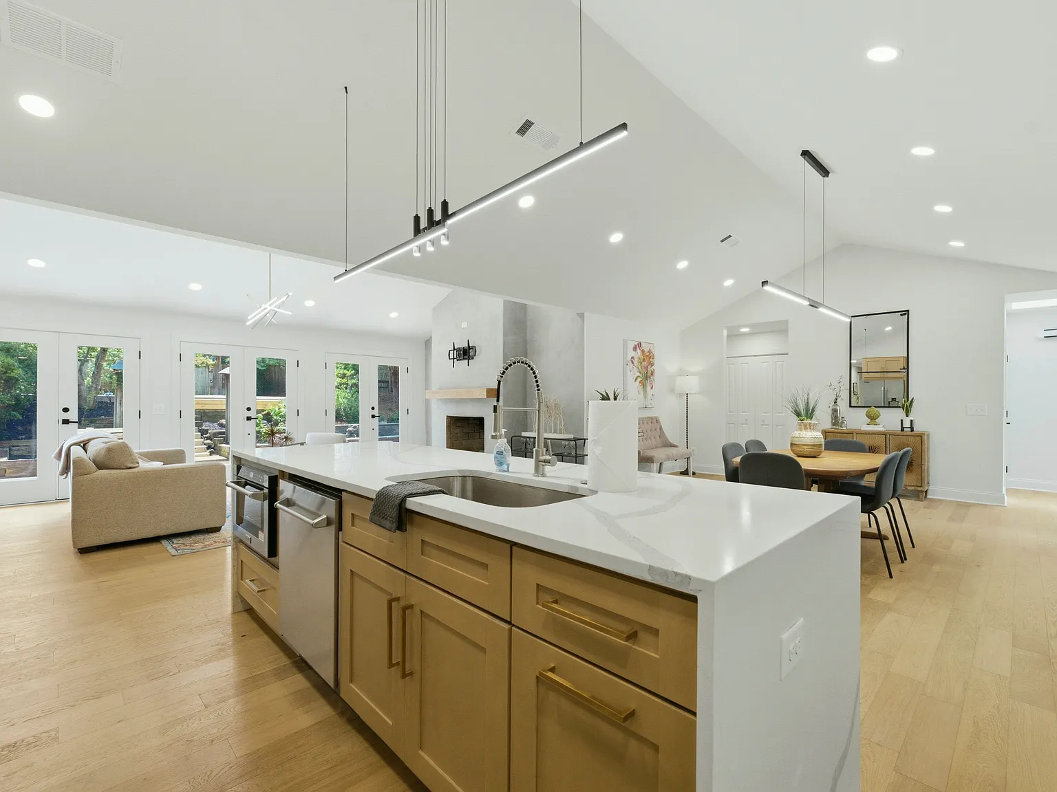 5 bed, 3547 sqft, $10,000 — Photo 4