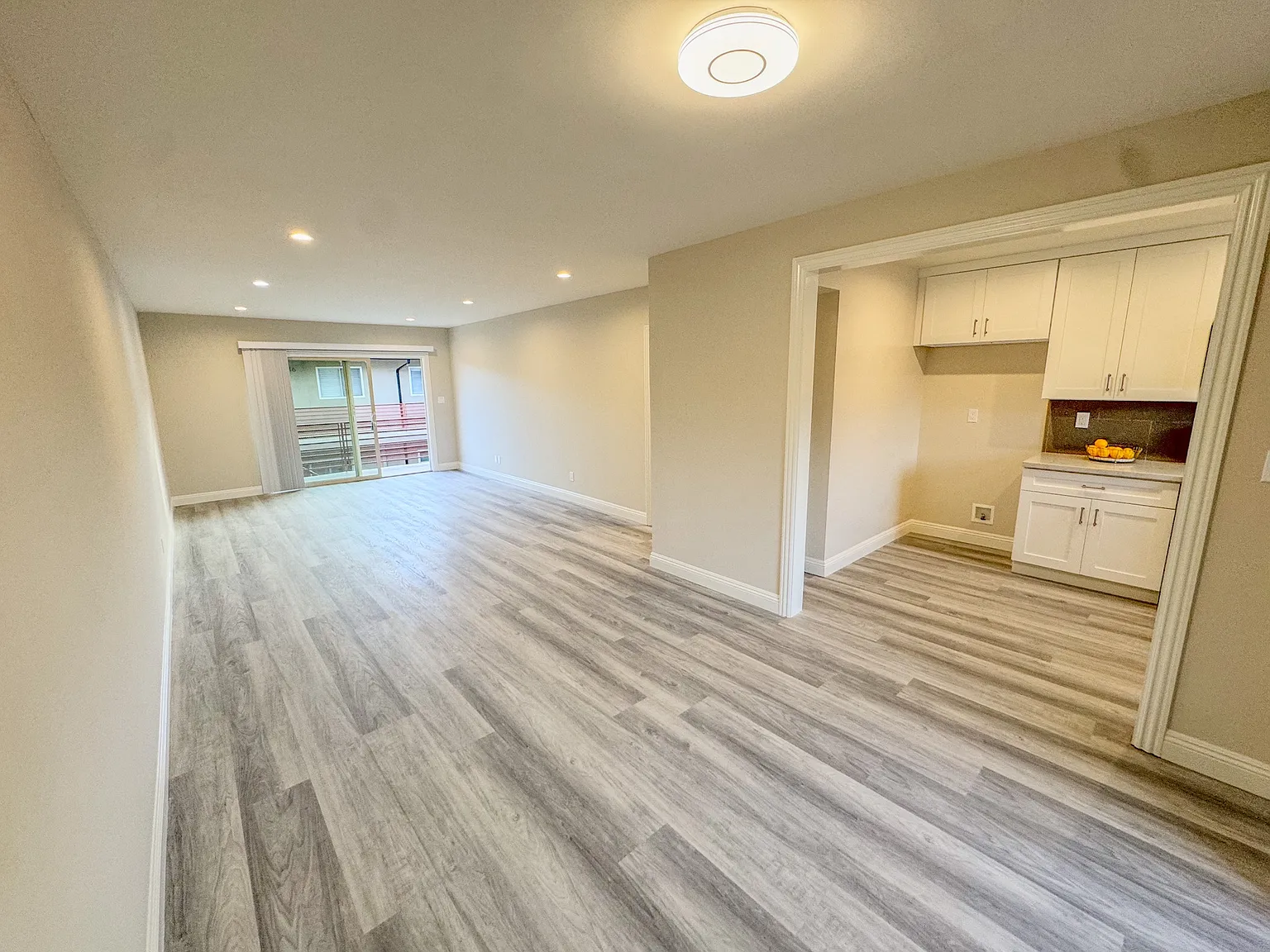 2 bed, 1200 sqft, $2,799 — Photo 3
