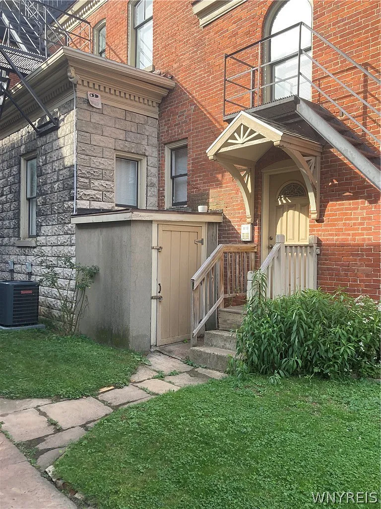 1 bed, 1.0 bath, 1000 sqft, $1,600 — Photo 3