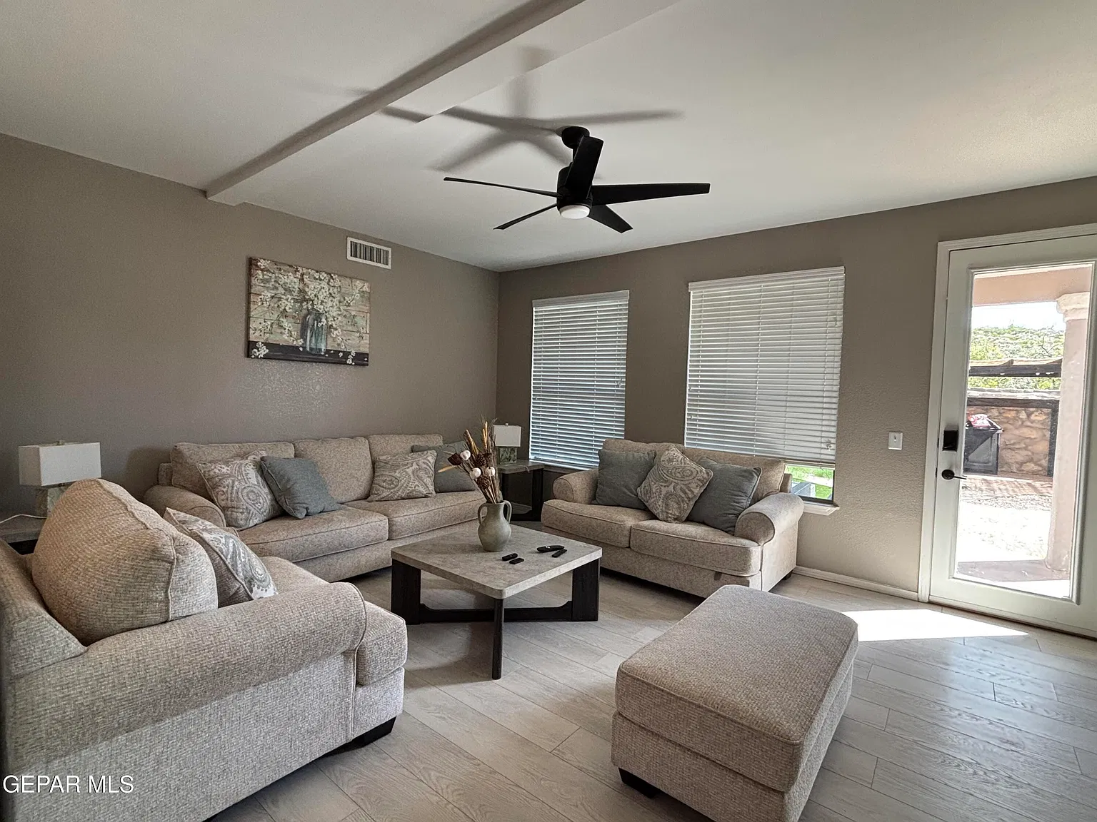 4 bed, 4.0 bath, 2346 sqft, $3,200 — Photo 4