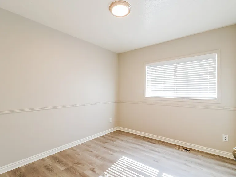 543 S 1330 W — Photo 12