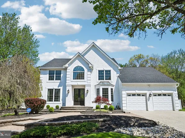 18 Regency Dr, Voorhees, NJ 08043