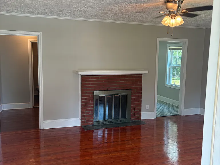 205 N Thompson St — Photo 2