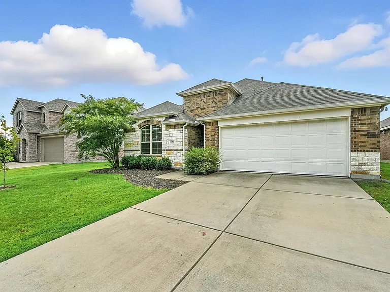 1581 Ferguson Dr — Photo 2