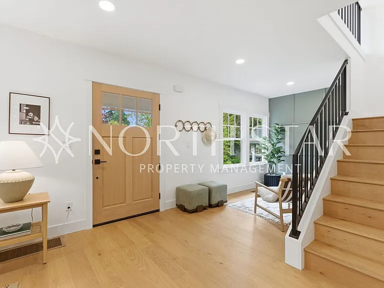 592 9th St — Photo 7