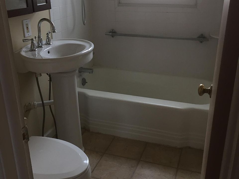 2nd image of 2336 Louisiana St