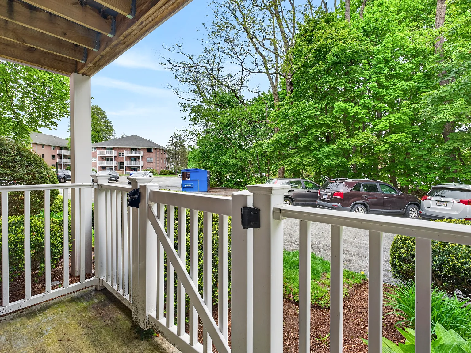 2 bed, 750 sqft, $2,400 — Photo 3