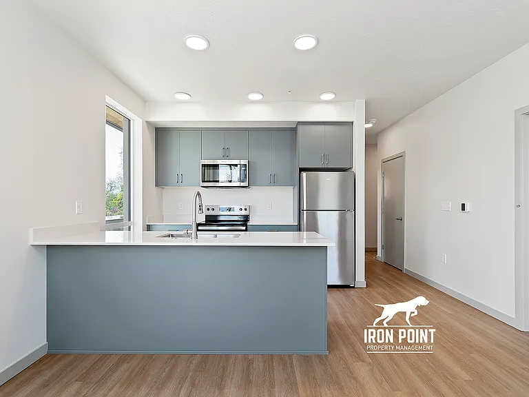 2219 W Kootenai St — Photo 3