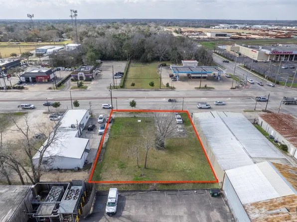 2107 N Main St, Pearland, TX 77581