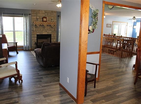 4th image of 211 Pecan St