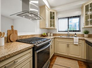 1563 Brockton Ave #F8842F89F, Los Angeles, CA 90025