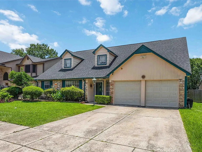 7330 Maple Walk Dr — Photo 2