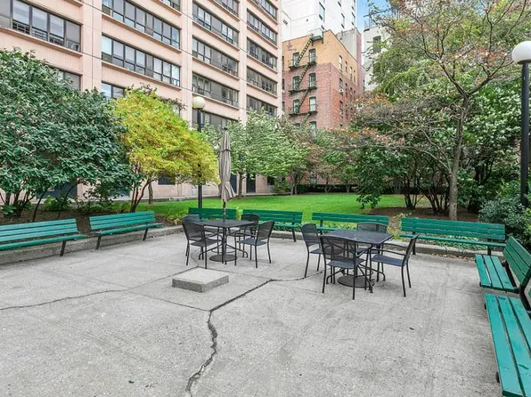 220 Manhattan Avenue 4G image 11 of 12