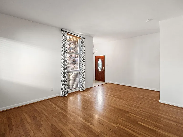 10310 Mayfield Rd — Photo 11