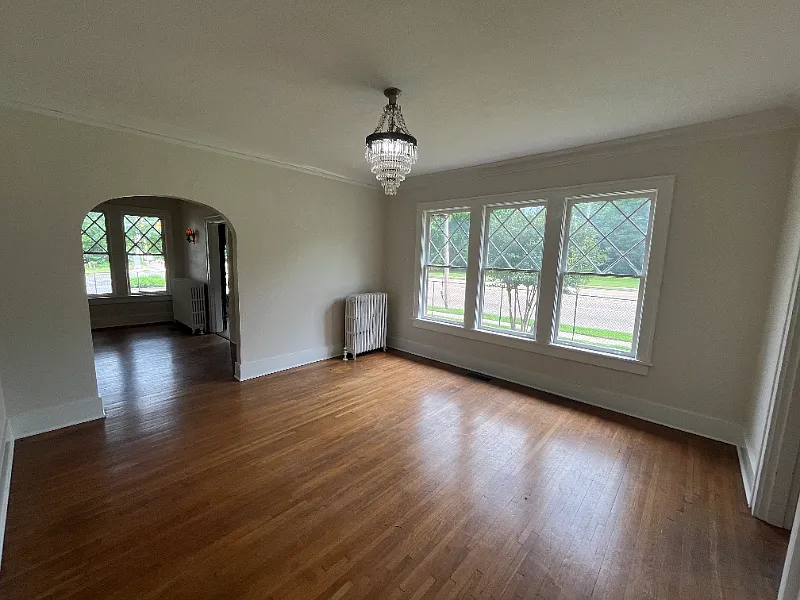 Room 2 of 5 in five bedroom house — Photo 4