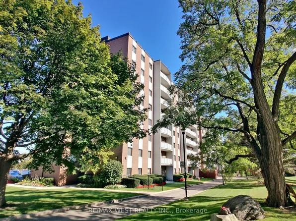 1660 Bloor St, Mississauga, ON