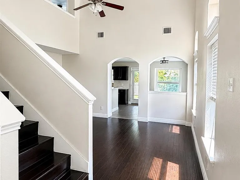 1517 Scottsdale Dr — Photo 3
