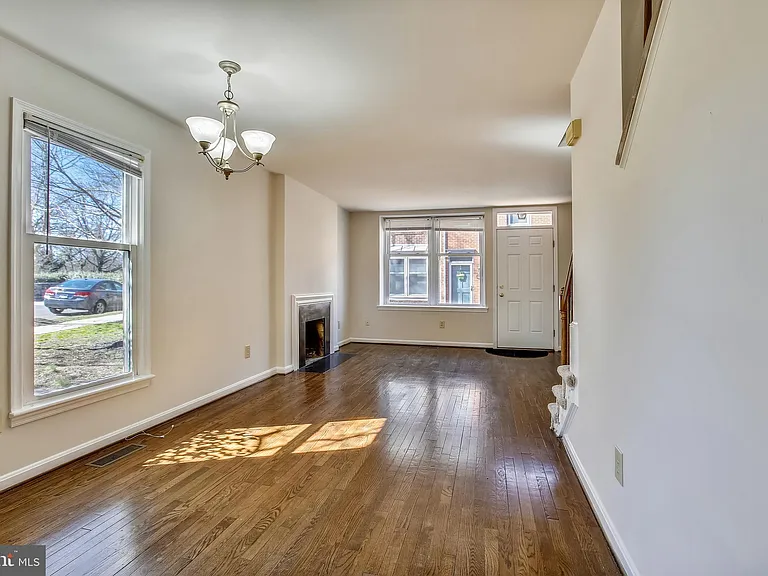 1525 Oronoco St — Photo 3