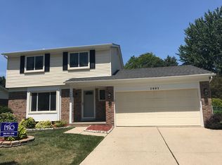 1401 Madison Dr, Troy, MI