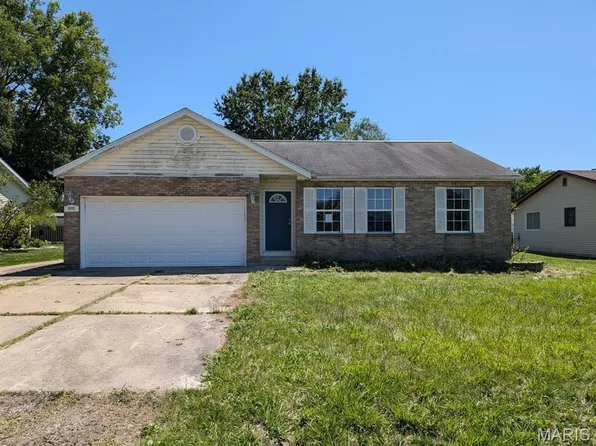 1095 Barbados Dr, Edwardsville, IL 62025