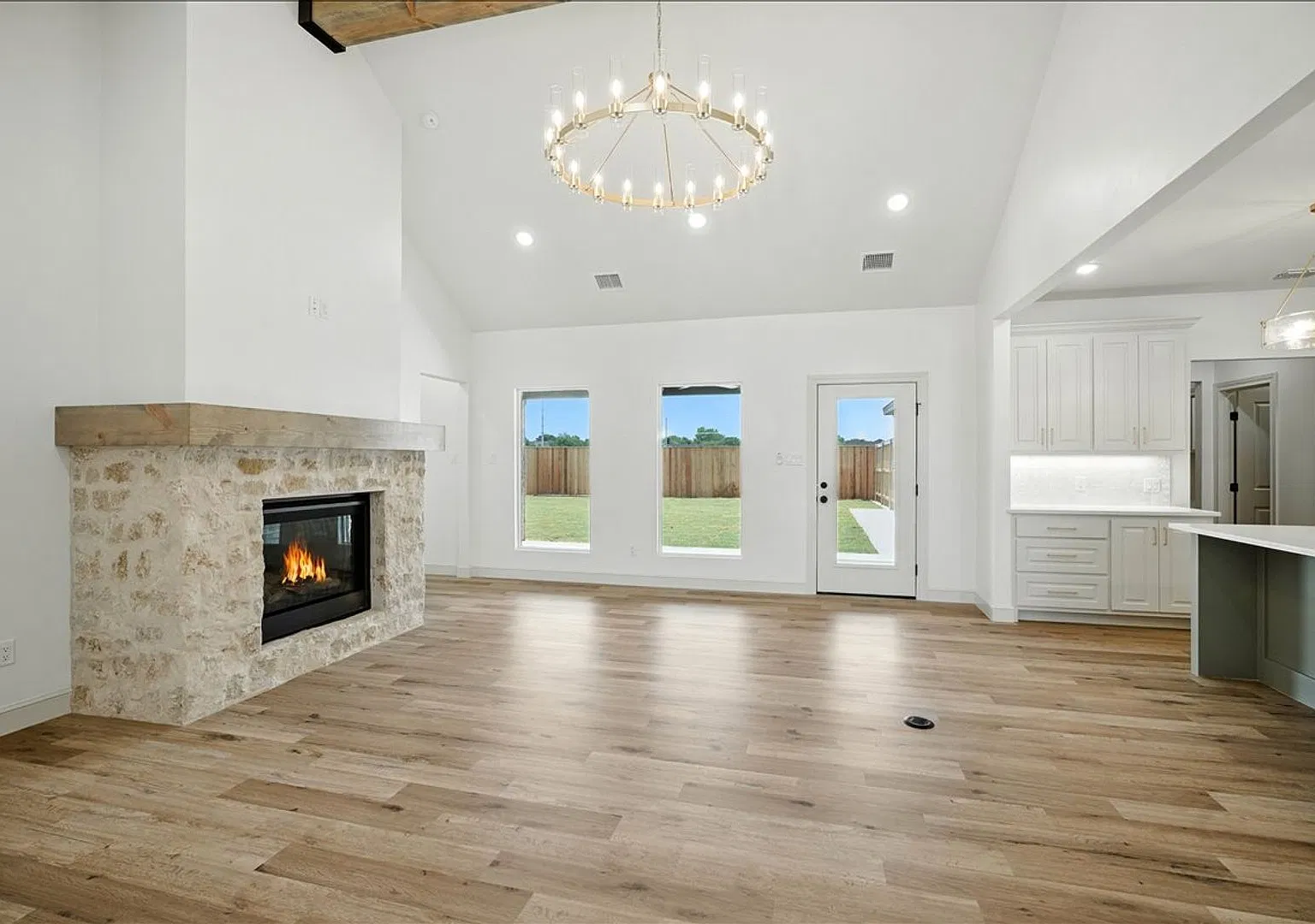 Luxury 4/3.5/2 Custom Home in Kelsey Park! — Photo 4
